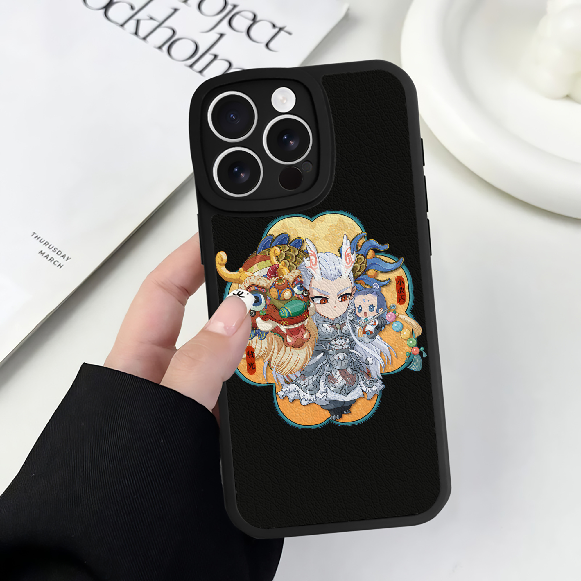 （画像用） Ne Zha 2 ナタ 魔童の大暴れ 【iPhone 16シリーズ対応】シリコンスマホケース（レザー調） 材質：シリコン